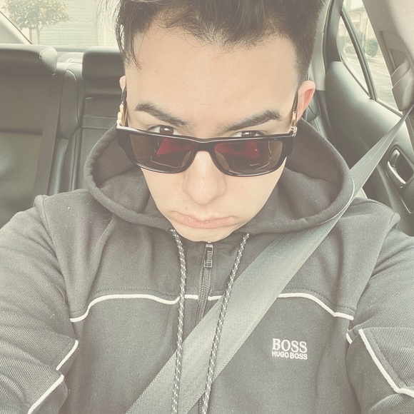 Meet your Posher, Omar - Picture 3 of 3